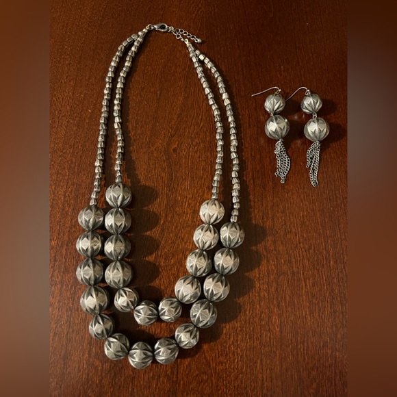 Silver beaded necklace and earring set - Picture 1 of 3